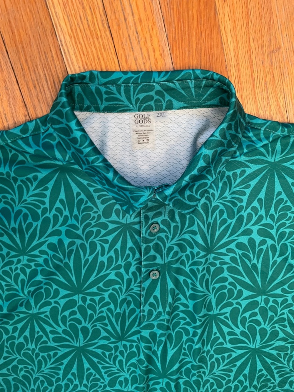 GOLF GODS Men’s Green Unique Whimsical Leaf Design Sporty Fun Performance Polo